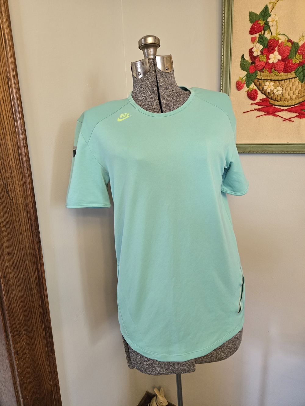 Nike Fit Dry Women's Aqua Green Short-Sleeve Performance Shirt